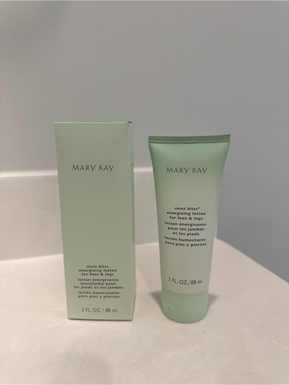 Mary Kay Mint Bliss Energizing Foot & Leg Lotion - Light Mint Green